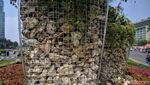 Potret Batu Karang yang Ada di Instalasi Gabion Bundaran HI