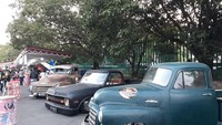 Tak cuma motor, mobil antik pun turut hadir meramaikan Djogjantique Day. Foto: Pradito Rida Pertana