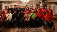 Hendra Setiawan/Mohammad Ahsan dan peraih medali Para Badminton diterima Kedubes Indonesia di Swiss.  (dok. Humas PBSI)