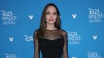 Angelina Jolie Kembali Tampil Seksi dengan Dress Hitam Transparan