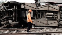 Untungnya, bus tersebut dalam keadaan kosong saat ditabrak kereta. Para penumpang telah berhamburan keluar sebelum KA Argo Parahyangan menabrak dna menyeret bus tersebut hingga ringsek.