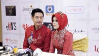 Cut menyebut tak akan melarang dan membatasi karier Roger di dunia hiburan, begitu pula sebaliknya. Pool/Ismail/detikFoto.