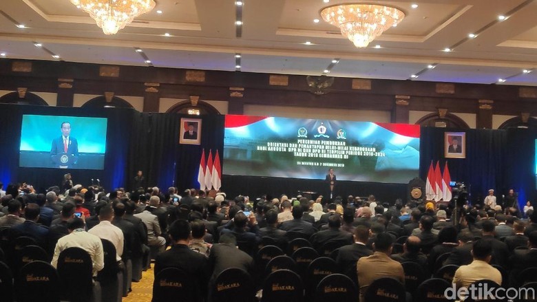 Jokowi Hadiri Pembekalan Nilai Kebangsaan ke Anggota DPR-DPD RI 2019-2014 Jokowi Hadiri Pembekalan Nilai Kebangsaan ke Anggota DPR-DPD RI 2019-2014