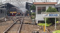 Bekasi juga terus berbenah, salah satunya adalah menambah jalur kereta api dengan program DDT yang terhubung sampai Cikarang.