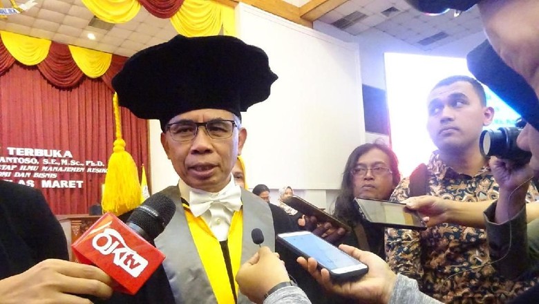 Diangkat Jadi Guru Besar UNS, Wimboh Bicara soal Revolusi Digital Diangkat Jadi Guru Besar UNS, Wimboh Bicara soal Revolusi Digital