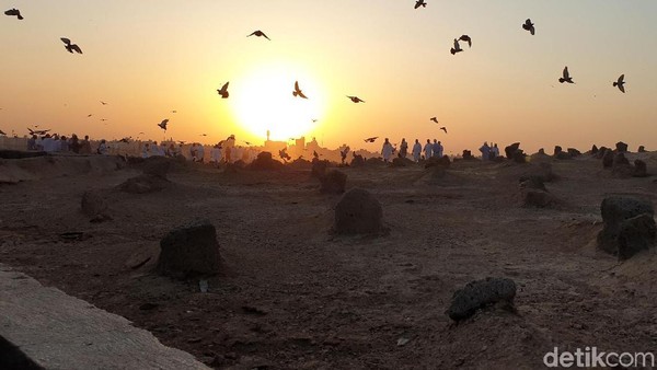 Ziarah ke Baqi Ketika Matahari Sejengkal Jari