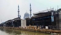Ajakan dari Bogor pun ditolak oleh Wali Kota Bekasi Rahmat Effendi. Pria yang biasa disapa Bang Pepen ini mengatakan Bekasi lebih pas bergabung dengan Jakarta dengan nama Jakarta Tenggara.