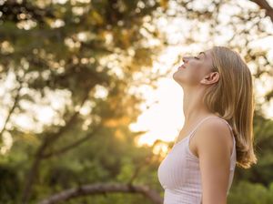 5 Aktivitas Sederhana Agar Kamu Nggak Lemas Setelah Bangun Tidur
