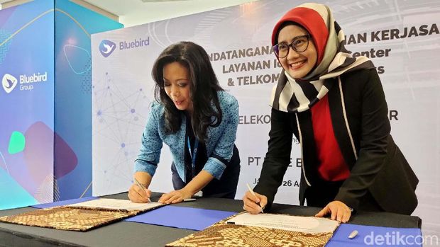 Saat Taksi Blue Bird Terkoneksi 4G Telkomsel