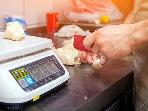 Kesalahan yang Sering Dilakukan Saat Menimbang Bahan Makanan