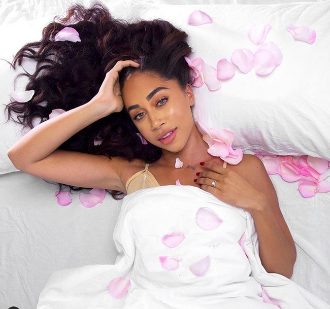 Dia memiliki akun Youtube dengan viewer lebih dari 35 juta. Di Youtubenya, Shan kerap memberikan tips tentang kencan, putus cinta sampai edukasi tentang seks.  Foto: dok. Instagram