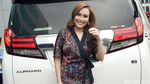 Penampilan Ayu Ting Ting Pakai Kimono, Mirip Siapa?