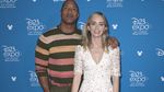 Usai Nikah, Dwayne Johnson Menari dengan Wanita Lain di D23