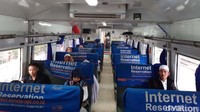 DetikFinance mendapat kesempatan untuk menjajal kereta di jalur baru tersebut. Senin (26/8/2019). Untuk menjajal kereta ini, penumpang bisa membeli langsung di stasiun atau on the spot.