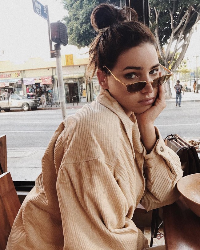 Tahnee Atkinson adalah pemenang Australias Next Top Model 10 tahun lalu. Meski semakin dikenal setelah itu, Tahnee kadang juga kehilangan kesempatan mendapatkan job karena payudaranya. Foto: Instagram @tahnee711