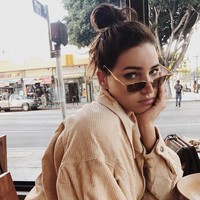 Tahnee Atkinson adalah pemenang Australias Next Top Model 10 tahun lalu. Meski semakin dikenal setelah itu, Tahnee kadang juga kehilangan kesempatan mendapatkan job karena payudaranya. Foto: Instagram @tahnee711