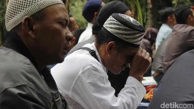 Sebulan Tak Bisa Jualan, Pedagang Salat Istigasah di Tangkuban Perahu