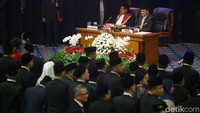 Gubernur DKI Jakarta Anies Baswedan menghadiri pelantikan anggota DPRD DKI Jakarta yang baru. Anies hadir sebagai perwakilan dari Pemprov DKI Jakarta.