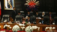 Sebelum ada pimpinan resmi, DPRD DKI Jakarta dipimpin oleh dua pimpinan sementara dari PDIP dan Gerindra. PDIP menunjuk Pantas Nainggolan menjadi Ketua Sementara DPRD DKI Jakarta, sedangkan Gerindra menunjuk Syarif menjadi Wakil Ketua Sementara DPRD DKI Jakarta.