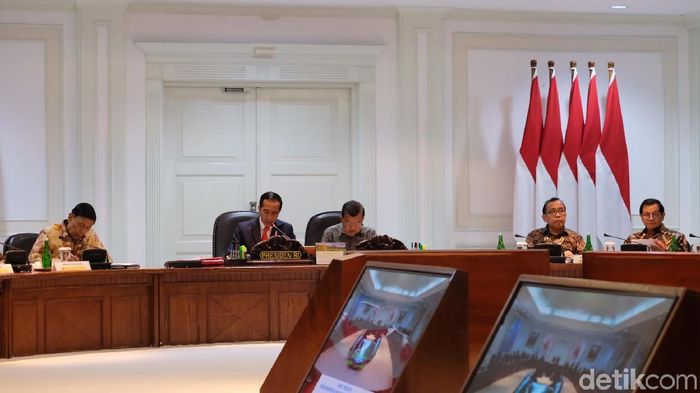Presiden Jokowi pimpin ratas PON 2020 Papua, Senin (26/8/2019). (Andhika Prasetia/detikSport) Presiden Jokowi pimpin ratas PON 2020 Papua, Senin (26/8/2019). (Andhika Prasetia/detikSport)