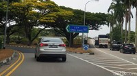 Detikcom langsung melihat sendiri kondisi jalanan di Singapura pada hari Senin (26/8/2019). Detikcom yang baru saja selesai meliput acara kontes International Automodified (IAM), menuju Bandar Udara Changi pukul 10.00 waktu Singapura.