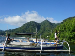 Perahu Penolong dari Dana Desa Buat Nelayan Miskin Bisa Melaut Lagi