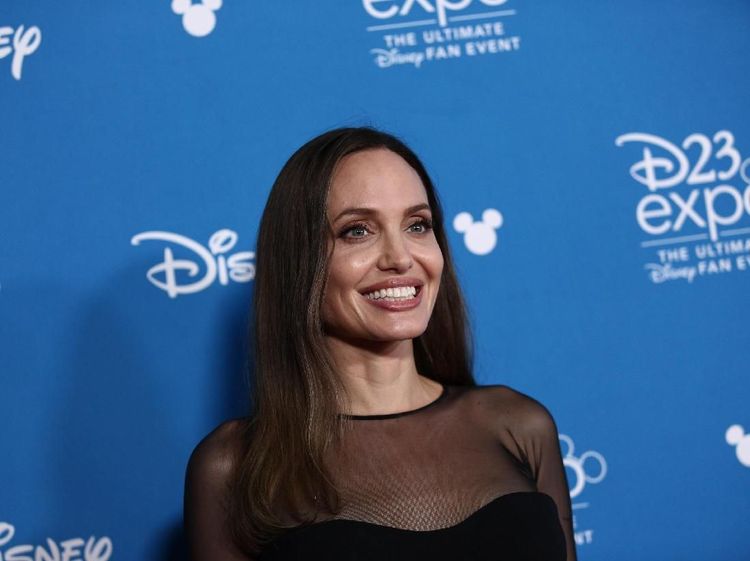 Ayu Ting Ting, Cardi B, Nia Anggia, Ryan Reynold hingga Angelina Jolie