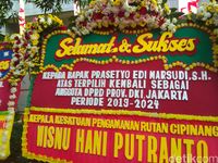 Karangan Bunga untuk Prasetio Edi dan Anak Haji Lulung Penuhi Halaman DPRD