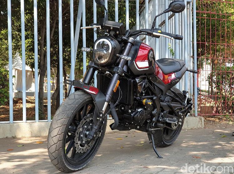 Menjajal Kelincahan Naked Sport 250 cc Benelli