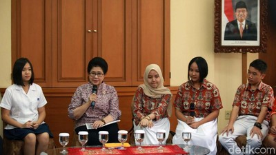 Menkes Menerima Pelajar Penemu Alternatif Obat Kanker