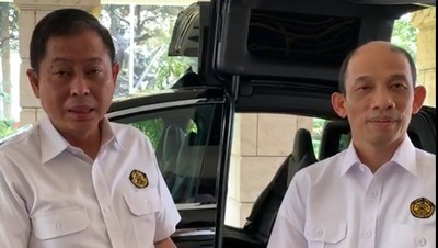 Potret Jonan Jajal Taksi Listrik 5 Km