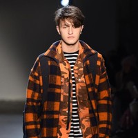 Anwar HadidBegitu juga dengan adik bungsu Hadid bersaudari, Anwar. Pacar Dua Lipa tersebut juga mengunggah serangkaian postingan setiap harinya untuk menyerukan pembebasan Palestina. Solidaritasnya pada Palestina juga terlihat dalam postingan terbaru. Pria yang juga terjun ke dunia modeling ini menyanyangkan bagaimana Israel membuat orang-orang di sana menderita. Kapan manusia akan lebih penting dari uang dan kekuasaan? tulisnya. Foto: Getty Images