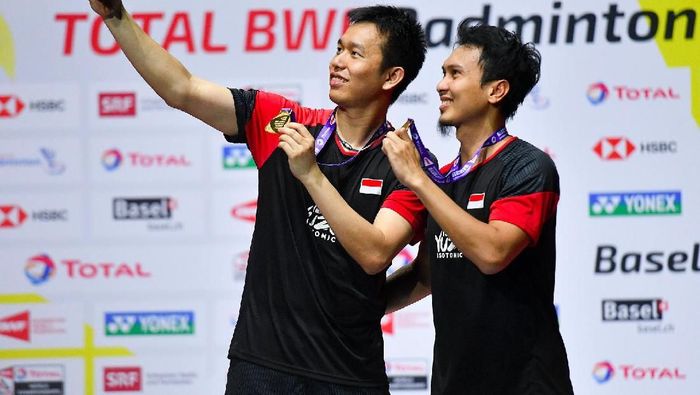 JUDI ONLINE Juara Dunia 2019, Mohammad Ahsan persembahkan untuk HUT ke-74 Republik Indonesia (ANTARA FOTO/Hafidz Mubarak A)