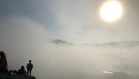 Traveller yang punya rencana liburan ke Dompu, jangan lupa untuk mendaki bukit ini, karena dari sini Anda akan melihat Kota Dompu dari atas ketinggian (Selly Zaenab/Istimewa)