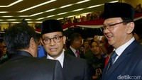 Tak lama bertemu ketiga berpisah. Ahok sendiri menjadi rebutan selfie dan salaman dari undangan yang hadir. Djarot juga ikut menjadi sasaran selfie dari jajaran Pemprov DKI Jakarta.