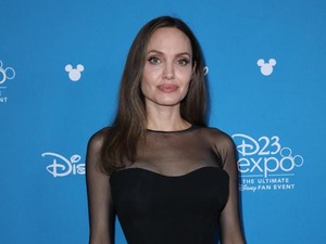 Curhat Angelina Jolie soal Kehidupan Setelah Perceraian