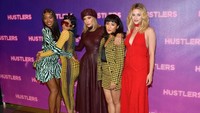 Cardi B bersama Jennifer Lopez, Lili Reinhart hingga Constance Wu saat ditemui di acara film Hustler di California, Amerika Serikat pada akhir pekan lalu. Matt Winkelmeyer/Getty Images