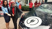 Perangkat IoT Bluebird akan didukung oleh jaringan 4G LTE Telkomsel, sebagai perangkat komputer multi-fungsi yang terpasang disemua tipe armada Bluebird lengkap dengan fitur seperi argo meter umum untuk taksi, pengiriman order penumpang, pelacakan posisi (GPS), komunikasi dengan penumpang dan operator pusat, termasuk juga pembayaran.