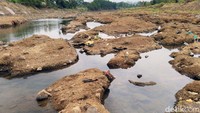 Musim kemarau di wilayah Kota Banjar sudah berlangsung selama 4 bulan, akibatnya debit air di Sungai Citanduy menyusut drastis. Bahkan di beberapa bagian sungai sudah nampak mengering hingga terlihat dasarnya.