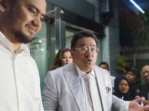 Hotman Paris Beberkan Jam Tidur, Badan Sehat Hidup Lurus