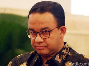 Anies Ingin Buat Trotoar Jakarta Multifungsi