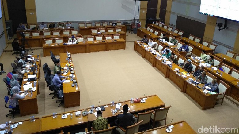 Komisi VIII DPR Rapat dengan FKPP Bahas RUU Pesantren Komisi VIII DPR Rapat dengan FKPP Bahas RUU Pesantren