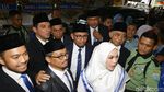 Anggota DPRD DKI Fraksi PAN Naik Angkot ke Pelantikan
