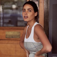 Tahnee mengaku jika bentuk tubuhnya memang sering menarik sejumlah brand untuk menjadikannya model. Tapi wanita 28 tahun tersebut juga kerap kehilangan pekerjaan ketika brand menyadari jika ukuran paudaranya tidak sesuai dengan konsep iklan. Foto: Instagram @tahnee711