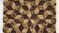 Siapa yang menyadari bahwa kubik-kubik ini dibuat dari potongan brownies. Ditata berdasarkan warna mulai dari warna cokelat muda hingga cokelat tua. Foto: Istimewa
