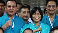 Para calon pimpinan KPK menjalani tes kesehatan dengan memakai piyama.