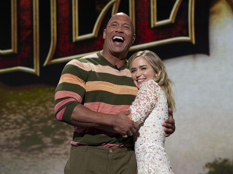 Usai Nikah, Dwayne Johnson Menari dengan Wanita Lain di D23