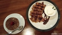 Menu dessert yang beragam tersedia di sini. Ada pisang goreng, kue tiramisu dan masih banyak lagi (Tasya/detikcom)