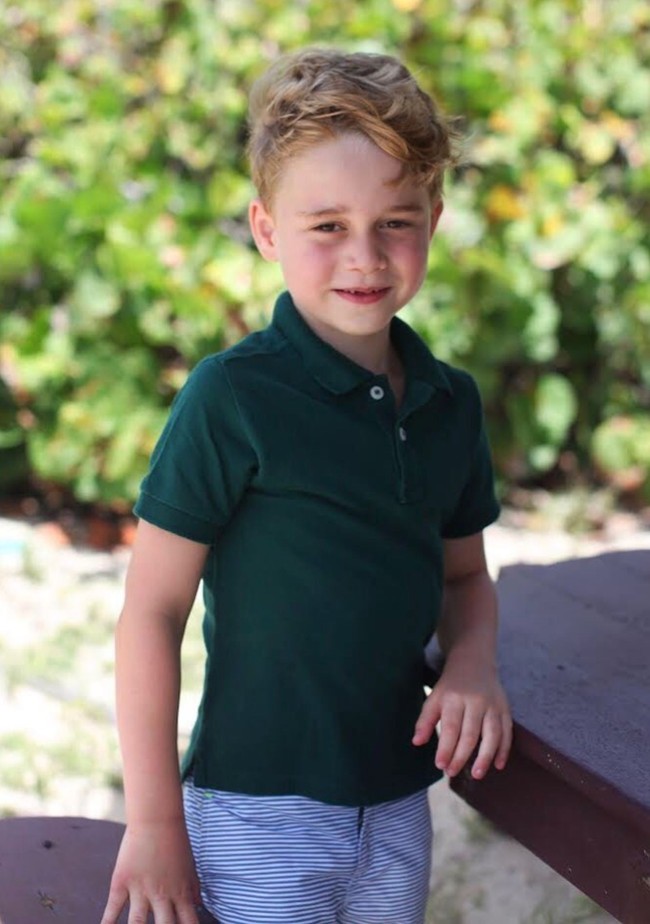 Pangeran George merupakan anak pertama dari Pangeran William yang kini berada di urutan kedua pewaris takhta Kerajaan Inggris. Pangeran George sendiri berada di urutan ketiga, setelah kakek dan ayahnya. Dia lahir pada 2013 dan kini berusia 7 tahun. Foto: Instagram @kensingtonroyal