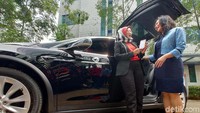 Dalam kolaborasi ini, Telkomsel menghadirkan IoT Control Center, solusi cloud-based yang aman dan terpercaya untuk melakukan manajemen perangkat IoT. IoT control center mampu memberikan visibilitas dan keamanan aset perusahaan, menjaga kualitas layanan, memastikan kinerja perangkat selalu optimal, serta memprediksi biaya pengeluaran.